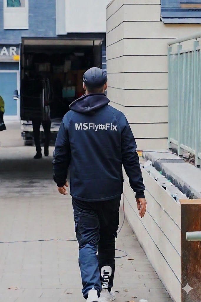 Person går mot lastbil